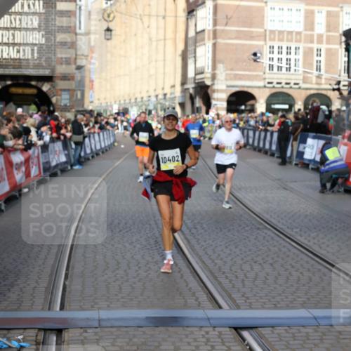05.10.2025 - 20. swb-Marathon Bremen Yannick Fuchs http://msf.ph/oto/9253291 05.10.2025 10:54:24 Ziel 9402, 9574, 9900, 9935, 10234, 10402, 10533, 10915, 11203, 11449 meine-sportfotos.de