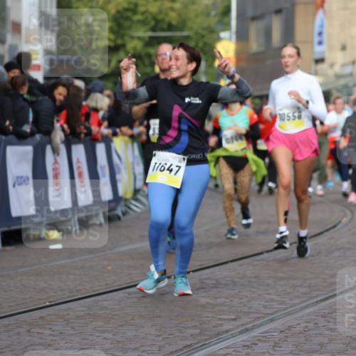 05.10.2025 - 20. swb-Marathon Bremen Strokosch-Dieckow http://msf.ph/oto/9253298 05.10.2025 11:01:49 Ziel 9189, 9237, 9365, 9655, 10004, 10558, 10837, 11415, 11647 meine-sportfotos.de