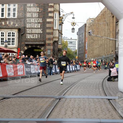 05.10.2025 - 20. swb-Marathon Bremen Yannick Fuchs http://msf.ph/oto/9253318 05.10.2025 10:45:32 Ziel 9396, 9885, 9963, 10447, 10634, 11346, 11403, 11585 meine-sportfotos.de