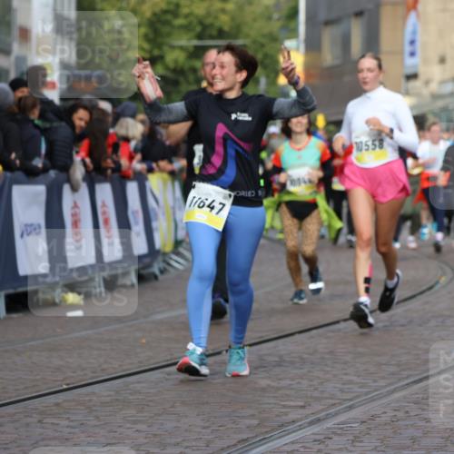 05.10.2025 - 20. swb-Marathon Bremen Strokosch-Dieckow http://msf.ph/oto/9253321 05.10.2025 11:01:49 Ziel 9189, 9237, 9365, 9655, 10004, 10558, 10837, 11415, 11647 meine-sportfotos.de