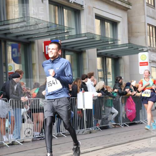 05.10.2025 - 20. swb-Marathon Bremen Strokosch-Dieckow http://msf.ph/oto/9253328 05.10.2025 10:55:46 Ziel 7147, 9258, 9541, 9811, 9855, 9871, 9950, 9968, 10006, 10009, 10015, 10394, 10641, 10654, 10664, 10675, 10758, 10921, 10959, 10989, 10992, 11095, 11148, 11364, 11366, 11439, 11554, 11620, 11626, 11630, 11693, 11741, 7147, 9258, 9541, 9811, 9855, 9871, 9950, 9968, 10006, 10009, 10015, 10394, 10641, 10654, 10664, 10675, 10758, 10921, 10959, 10989, 10992, 11095, 11148, 11364, 11366, 11554, 11620, 11630, 11693 meine-sportfotos.de