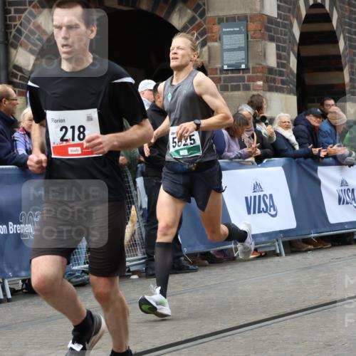 05.10.2025 - 20. swb-Marathon Bremen Strokosch-Dieckow http://msf.ph/oto/9253330 05.10.2025 12:51:25 Ziel 218, 938, 1339, 5625, 8099 meine-sportfotos.de