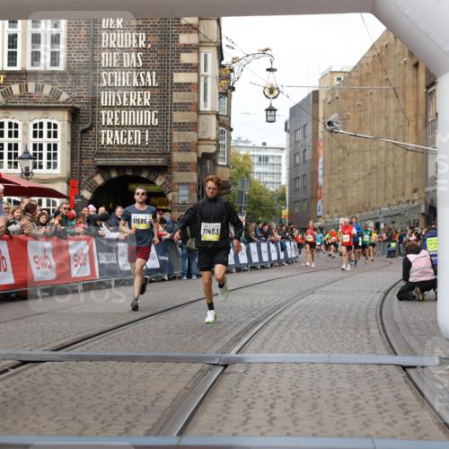 05.10.2025 - 20. swb-Marathon Bremen Yannick Fuchs http://msf.ph/oto/9253355 05.10.2025 10:45:33 Ziel 9396, 9885, 10447, 10634, 11346, 11403, 11585 meine-sportfotos.de