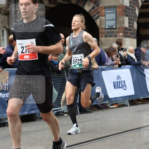 05.10.2025 - 20. swb-Marathon Bremen Strokosch-Dieckow http://msf.ph/oto/9253367 05.10.2025 12:51:25 Ziel 218, 938, 1339, 5625, 8099 meine-sportfotos.de