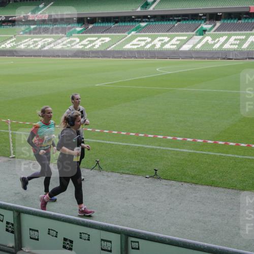 05.10.2025 - 20. swb-Marathon Bremen Michael Burmester http://msf.ph/oto/9253382 05.10.2025 10:42:08 Laufen im Stadion 7069, 8533, 8865, 9212, 9265, 9519, 9538, 9632, 9648, 9649, 9798, 9815, 9836, 9837, 9907, 9945, 9972, 9982, 9999, 10031, 10082, 10087, 10125, 10129, 10132, 10134, 10148, 10189, 10212, 10214, 10223, 10239, 10248, 10264, 10333, 10365, 10366, 10415, 10499, 10522, 10684, 10706, 10722, 10815, 10824, 10937, 10943, 10998, 11037, 11056, 11097, 11126, 11142, 11172, 11206, 11232, 11379, 11395, 11405, 11437, 11473, 11584, 11634, 9274, 9357, 11261 meine-sportfotos.de
