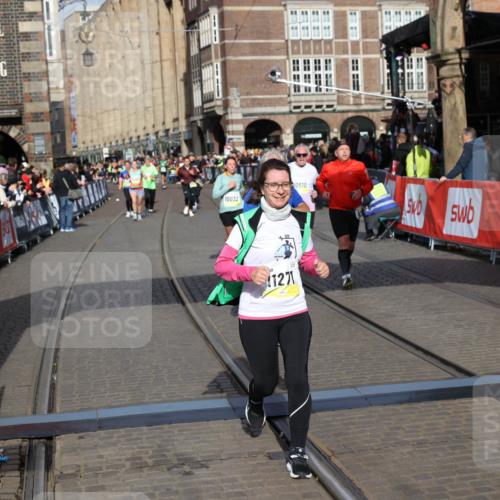 05.10.2025 - 20. swb-Marathon Bremen Yannick Fuchs http://msf.ph/oto/9253409 05.10.2025 10:54:33 Ziel 9392, 9407, 9633, 10032, 10097, 10810, 10915, 11040, 11271 meine-sportfotos.de