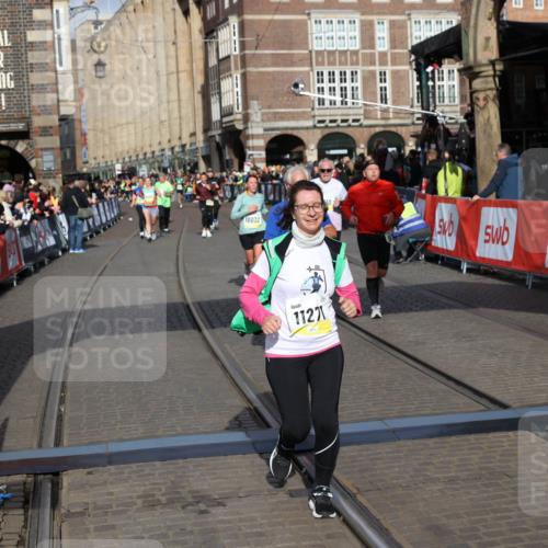 05.10.2025 - 20. swb-Marathon Bremen Yannick Fuchs http://msf.ph/oto/9253419 05.10.2025 10:54:33 Ziel 9392, 9407, 9633, 10032, 10097, 10810, 10915, 11040, 11271 meine-sportfotos.de