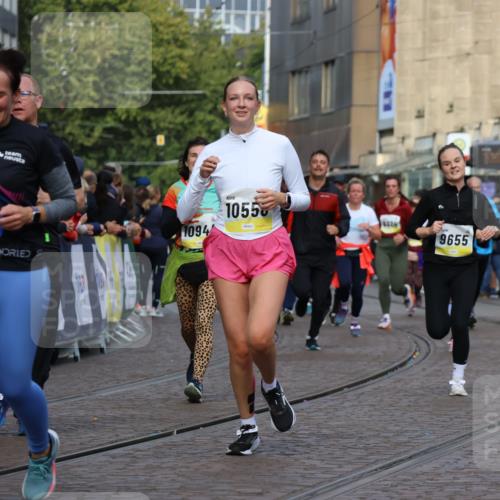 05.10.2025 - 20. swb-Marathon Bremen Strokosch-Dieckow http://msf.ph/oto/9253427 05.10.2025 11:01:50 Ziel 9237, 9365, 9655, 10004, 10558, 10837, 11415, 11647 meine-sportfotos.de