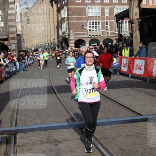 05.10.2025 - 20. swb-Marathon Bremen Yannick Fuchs http://msf.ph/oto/9253438 05.10.2025 10:54:33 Ziel 9392, 9407, 9633, 10032, 10097, 10810, 10915, 11040, 11271 meine-sportfotos.de