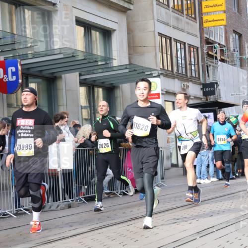 05.10.2025 - 20. swb-Marathon Bremen Strokosch-Dieckow http://msf.ph/oto/9253465 05.10.2025 10:55:51 Ziel 9258, 9541, 9811, 9855, 9950, 9968, 10006, 10009, 10015, 10028, 10191, 10196, 10394, 10424, 10590, 10641, 10664, 10675, 10758, 10959, 10989, 10992, 11095, 11148, 11364, 11366, 11554, 11620, 11626, 11630, 11662, 11693, 11741, 9258, 9541, 9811, 9855, 9950, 9968, 10006, 10009, 10015, 10028, 10191, 10196, 10394, 10424, 10590, 10641, 10664, 10675, 10758, 10959, 10989, 10992, 11095, 11148, 11364, 11366, 11554, 11620, 11630, 11662, 11693 meine-sportfotos.de