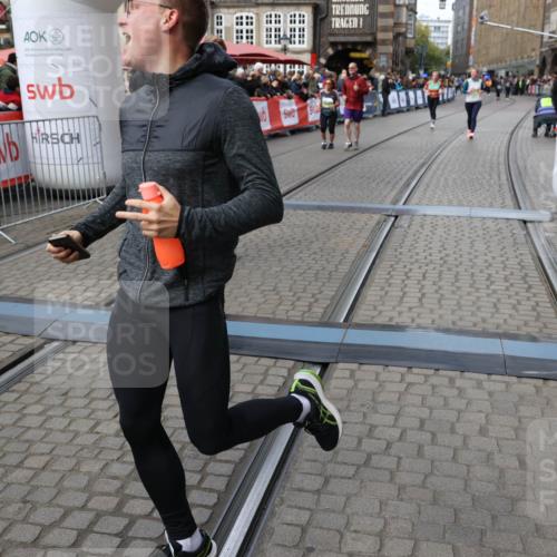 05.10.2025 - 20. swb-Marathon Bremen Yannick Fuchs http://msf.ph/oto/9253467 05.10.2025 11:14:40 Ziel 9756, 10292, 10722, 11072, 11139, 11473 meine-sportfotos.de