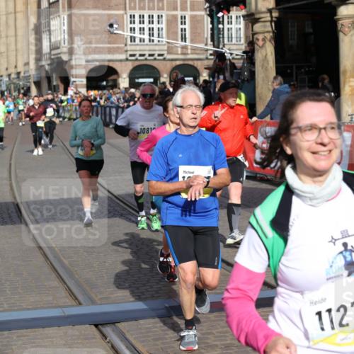 05.10.2025 - 20. swb-Marathon Bremen Yannick Fuchs http://msf.ph/oto/9253477 05.10.2025 10:54:34 Ziel 9392, 9407, 9633, 10032, 10097, 10810, 10915, 11040, 11271 meine-sportfotos.de