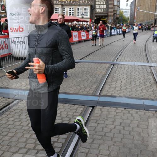 05.10.2025 - 20. swb-Marathon Bremen Yannick Fuchs http://msf.ph/oto/9253482 05.10.2025 11:14:40 Ziel 9756, 10292, 10722, 11072, 11139, 11473 meine-sportfotos.de