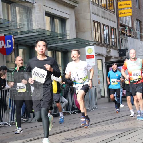 05.10.2025 - 20. swb-Marathon Bremen Strokosch-Dieckow http://msf.ph/oto/9253490 05.10.2025 10:55:51 Ziel 9258, 9541, 9811, 9855, 9950, 9968, 10006, 10009, 10015, 10028, 10191, 10196, 10394, 10424, 10590, 10641, 10664, 10675, 10758, 10959, 10989, 10992, 11095, 11148, 11364, 11366, 11554, 11620, 11626, 11630, 11662, 11693, 11741, 9258, 9541, 9811, 9855, 9950, 9968, 10006, 10009, 10015, 10028, 10191, 10196, 10394, 10424, 10590, 10641, 10664, 10675, 10758, 10959, 10989, 10992, 11095, 11148, 11364, 11366, 11554, 11620, 11630, 11662, 11693 meine-sportfotos.de