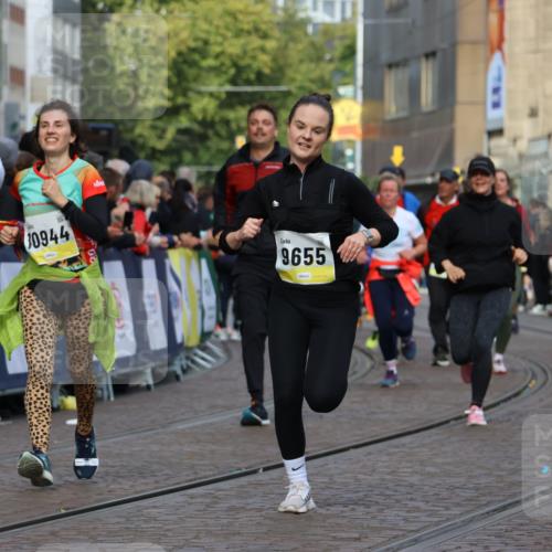 05.10.2025 - 20. swb-Marathon Bremen Strokosch-Dieckow http://msf.ph/oto/9253494 05.10.2025 11:01:53 Ziel 9237, 9365, 9655, 10558, 10837, 10944, 11415, 11647 meine-sportfotos.de