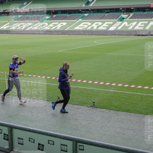 05.10.2025 - 20. swb-Marathon Bremen Michael Burmester http://msf.ph/oto/9253496 05.10.2025 10:42:11 Laufen im Stadion 7069, 8533, 8865, 9212, 9276, 9519, 9632, 9648, 9649, 9798, 9815, 9836, 9837, 9907, 9945, 9972, 9982, 9999, 10031, 10082, 10087, 10125, 10129, 10132, 10134, 10148, 10189, 10214, 10223, 10239, 10248, 10264, 10333, 10365, 10366, 10415, 10499, 10522, 10684, 10706, 10722, 10815, 10824, 10937, 10943, 10998, 11037, 11056, 11097, 11126, 11142, 11172, 11206, 11232, 11379, 11395, 11405, 11437, 11473, 11584, 11634, 9274, 9357, 11261 meine-sportfotos.de