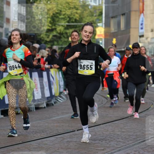 05.10.2025 - 20. swb-Marathon Bremen Strokosch-Dieckow http://msf.ph/oto/9253512 05.10.2025 11:01:53 Ziel 9237, 9365, 9655, 10558, 10837, 10944, 11415, 11647 meine-sportfotos.de