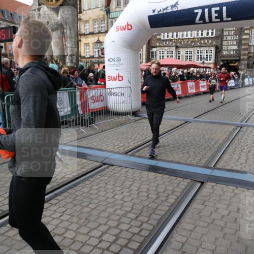 05.10.2025 - 20. swb-Marathon Bremen Yannick Fuchs http://msf.ph/oto/9253514 05.10.2025 11:14:40 Ziel 9756, 10292, 10722, 11072, 11139, 11473 meine-sportfotos.de