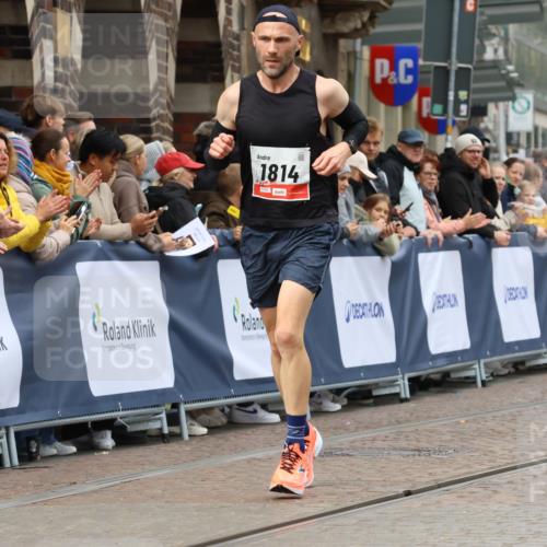 05.10.2025 - 20. swb-Marathon Bremen Strokosch-Dieckow http://msf.ph/oto/9253516 05.10.2025 12:51:34 Ziel 938, 1494, 1814, 1913, 8099 meine-sportfotos.de