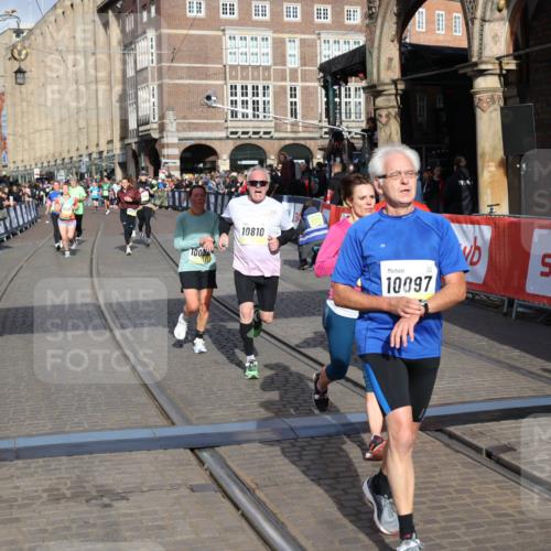05.10.2025 - 20. swb-Marathon Bremen Yannick Fuchs http://msf.ph/oto/9253518 05.10.2025 10:54:34 Ziel 9392, 9407, 9633, 10032, 10097, 10810, 10915, 11040, 11271 meine-sportfotos.de