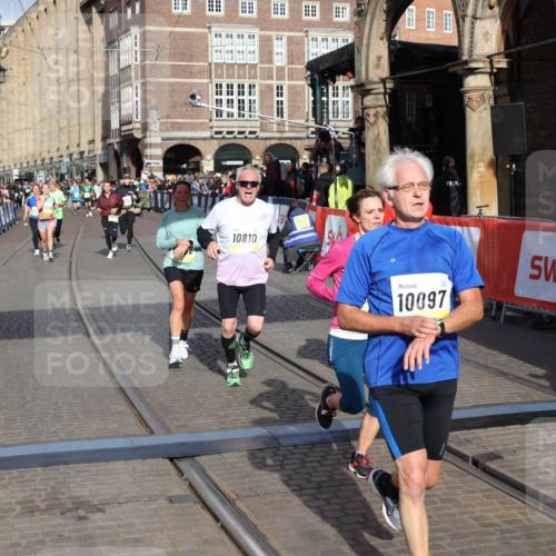 05.10.2025 - 20. swb-Marathon Bremen Yannick Fuchs http://msf.ph/oto/9253535 05.10.2025 10:54:34 Ziel 9392, 9407, 9633, 10032, 10097, 10810, 10915, 11040, 11271 meine-sportfotos.de