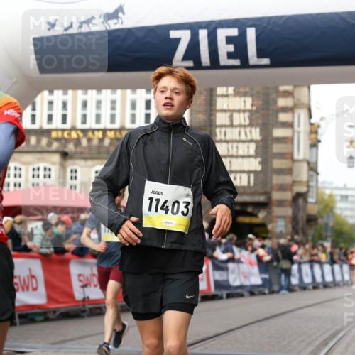 05.10.2025 - 20. swb-Marathon Bremen Yannick Fuchs http://msf.ph/oto/9253536 05.10.2025 10:45:35 Ziel 9396, 9885, 10447, 11346, 11403, 11585 meine-sportfotos.de