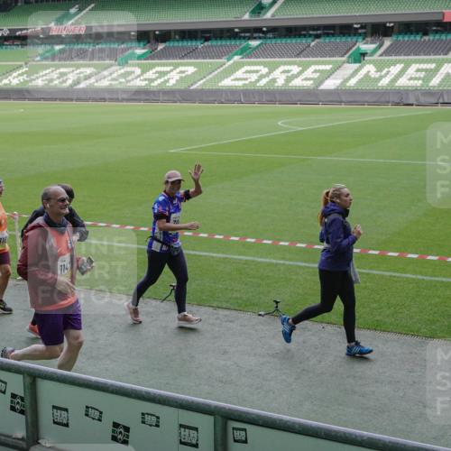 05.10.2025 - 20. swb-Marathon Bremen Michael Burmester http://msf.ph/oto/9253542 05.10.2025 10:42:12 Laufen im Stadion 7069, 8533, 8865, 9212, 9276, 9519, 9632, 9648, 9649, 9798, 9815, 9836, 9837, 9907, 9945, 9972, 9982, 9999, 10031, 10082, 10087, 10125, 10129, 10132, 10134, 10148, 10189, 10214, 10223, 10239, 10248, 10264, 10333, 10365, 10366, 10415, 10499, 10522, 10684, 10706, 10722, 10815, 10824, 10937, 10943, 10998, 11037, 11056, 11097, 11126, 11142, 11172, 11206, 11232, 11379, 11395, 11405, 11437, 11473, 11584, 11634, 9274, 9357, 11261 meine-sportfotos.de