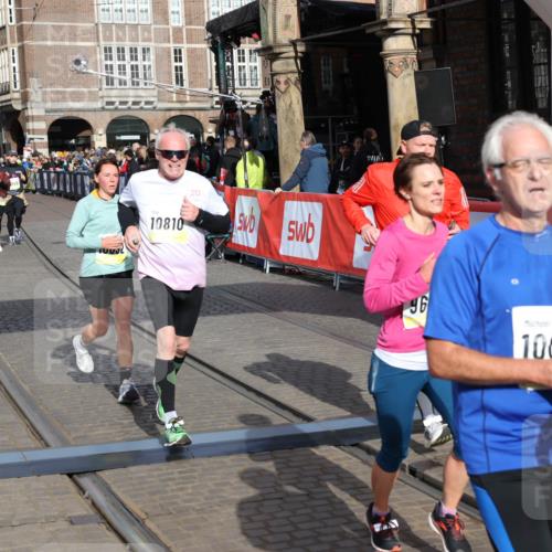 05.10.2025 - 20. swb-Marathon Bremen Yannick Fuchs http://msf.ph/oto/9253543 05.10.2025 10:54:35 Ziel 9392, 9407, 9633, 10032, 10097, 10810, 11040, 11271 meine-sportfotos.de