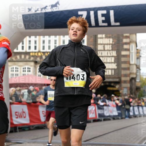 05.10.2025 - 20. swb-Marathon Bremen Yannick Fuchs http://msf.ph/oto/9253557 05.10.2025 10:45:35 Ziel 9396, 9885, 10447, 11346, 11403, 11585 meine-sportfotos.de