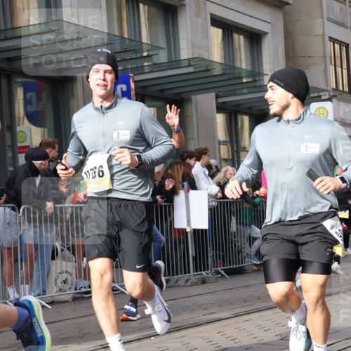 05.10.2025 - 20. swb-Marathon Bremen Strokosch-Dieckow http://msf.ph/oto/9253574 05.10.2025 10:55:54 Ziel 9258, 9424, 9541, 9783, 9811, 9855, 9932, 9950, 9968, 10006, 10009, 10015, 10028, 10191, 10196, 10394, 10424, 10590, 10641, 10664, 10675, 10959, 10989, 10992, 11095, 11148, 11364, 11366, 11554, 11620, 11626, 11630, 11662, 11693, 11723, 11741, 9258, 9424, 9541, 9783, 9811, 9855, 9932, 9950, 9968, 10006, 10009, 10015, 10028, 10191, 10196, 10394, 10424, 10590, 10641, 10664, 10675, 10959, 10989, 10992, 11095, 11148, 11364, 11366, 11554, 11620, 11630, 11662, 11693 meine-sportfotos.de