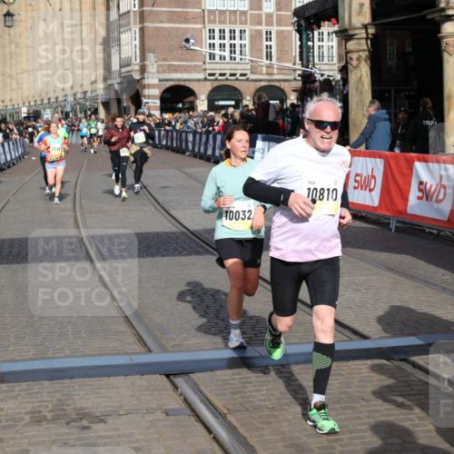 05.10.2025 - 20. swb-Marathon Bremen Yannick Fuchs http://msf.ph/oto/9253581 05.10.2025 10:54:35 Ziel 9392, 9407, 9633, 10032, 10097, 10810, 11040, 11271 meine-sportfotos.de