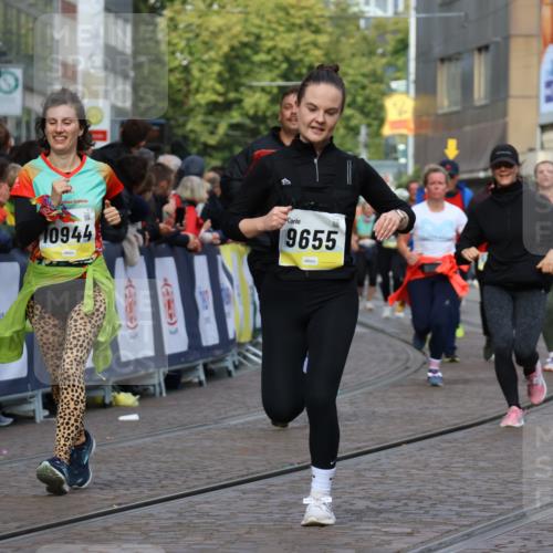 05.10.2025 - 20. swb-Marathon Bremen Strokosch-Dieckow http://msf.ph/oto/9253584 05.10.2025 11:01:53 Ziel 9237, 9365, 9655, 10558, 10837, 10944, 11415, 11647 meine-sportfotos.de