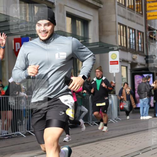 05.10.2025 - 20. swb-Marathon Bremen Strokosch-Dieckow http://msf.ph/oto/9253586 05.10.2025 10:55:55 Ziel 9258, 9424, 9541, 9783, 9811, 9855, 9932, 9950, 9968, 10006, 10009, 10028, 10191, 10196, 10387, 10394, 10424, 10546, 10590, 10641, 10664, 10675, 10959, 10989, 10992, 11095, 11364, 11366, 11554, 11620, 11626, 11630, 11662, 11693, 11723, 11741, 9258, 9424, 9541, 9783, 9811, 9855, 9932, 9950, 9968, 10006, 10009, 10028, 10191, 10196, 10387, 10394, 10424, 10546, 10590, 10641, 10664, 10675, 10959, 10989, 10992, 11095, 11364, 11366, 11554, 11620, 11630, 11662, 11693 meine-sportfotos.de