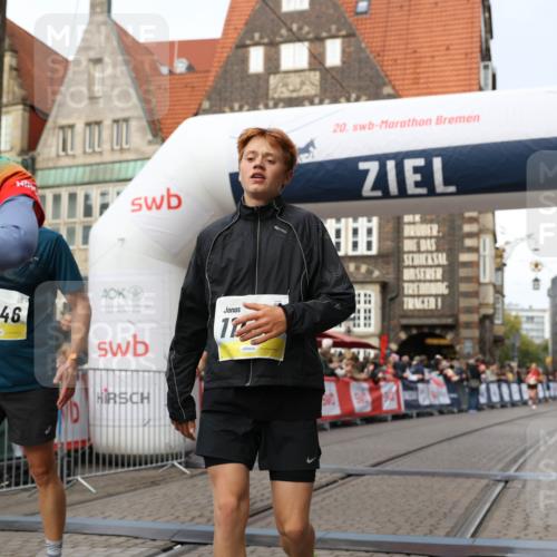 05.10.2025 - 20. swb-Marathon Bremen Yannick Fuchs http://msf.ph/oto/9253590 05.10.2025 10:45:36 Ziel 9396, 9885, 10447, 11346, 11403, 11585 meine-sportfotos.de