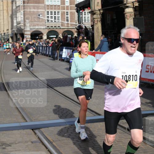 05.10.2025 - 20. swb-Marathon Bremen Yannick Fuchs http://msf.ph/oto/9253606 05.10.2025 10:54:36 Ziel 9392, 9407, 9633, 10032, 10097, 10178, 10810, 11040, 11045, 11089, 11271 meine-sportfotos.de