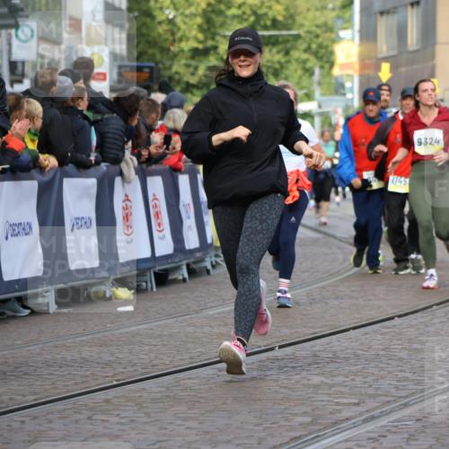 05.10.2025 - 20. swb-Marathon Bremen Strokosch-Dieckow http://msf.ph/oto/9253608 05.10.2025 11:01:55 Ziel 9324, 9365, 9536, 9655, 10558, 10837, 10855, 10879, 10887, 10944, 11415, 11647 meine-sportfotos.de