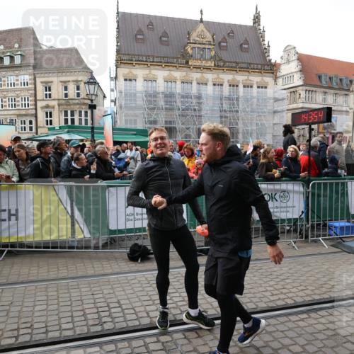 05.10.2025 - 20. swb-Marathon Bremen Yannick Fuchs http://msf.ph/oto/9253611 05.10.2025 11:14:44 Ziel 9861, 9970, 10292, 10722, 11072, 11139, 11473 meine-sportfotos.de