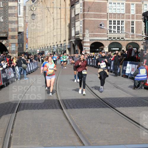 05.10.2025 - 20. swb-Marathon Bremen Yannick Fuchs http://msf.ph/oto/9253629 05.10.2025 10:54:36 Ziel 9392, 9407, 9633, 10032, 10097, 10178, 10810, 11040, 11045, 11089, 11271 meine-sportfotos.de