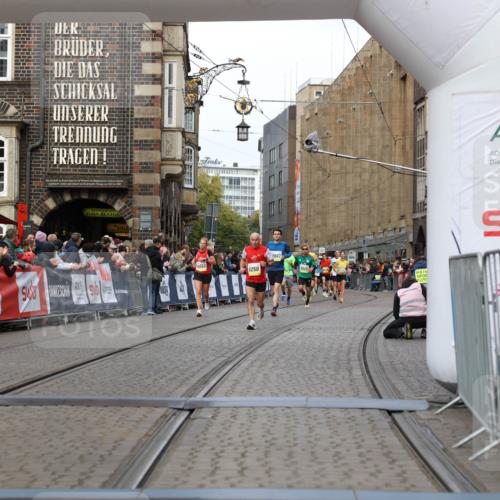 05.10.2025 - 20. swb-Marathon Bremen Yannick Fuchs http://msf.ph/oto/9253631 05.10.2025 10:45:37 Ziel 10447, 11346, 11403, 11585 meine-sportfotos.de