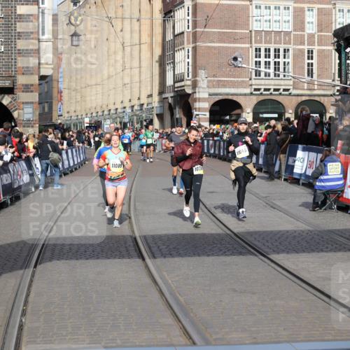 05.10.2025 - 20. swb-Marathon Bremen Yannick Fuchs http://msf.ph/oto/9253640 05.10.2025 10:54:37 Ziel 9367, 9392, 9407, 9633, 10032, 10097, 10178, 10810, 11045, 11089, 11271 meine-sportfotos.de