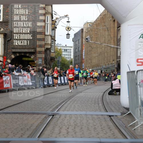 05.10.2025 - 20. swb-Marathon Bremen Yannick Fuchs http://msf.ph/oto/9253651 05.10.2025 10:45:38 Ziel 10447, 11403, 11585 meine-sportfotos.de