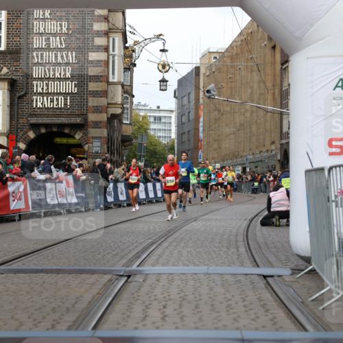 05.10.2025 - 20. swb-Marathon Bremen Yannick Fuchs http://msf.ph/oto/9253659 05.10.2025 10:45:38 Ziel 10447, 11403, 11585 meine-sportfotos.de