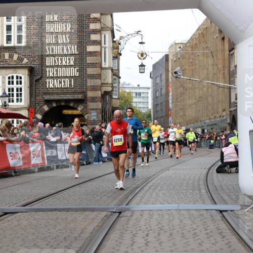05.10.2025 - 20. swb-Marathon Bremen Yannick Fuchs http://msf.ph/oto/9253680 05.10.2025 10:45:40 Ziel 9250, 10053, 10682, 11403, 11585 meine-sportfotos.de
