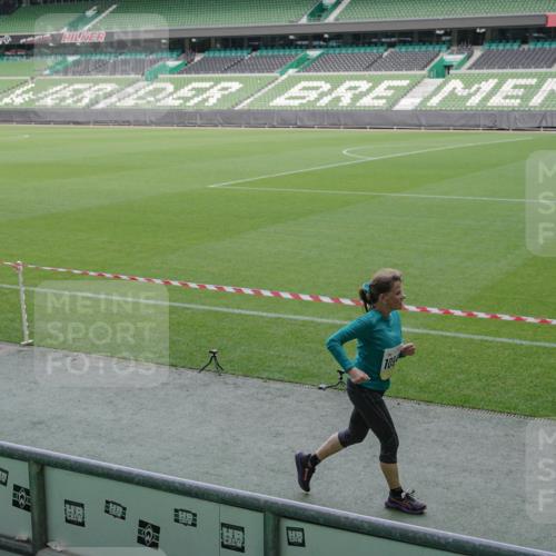 05.10.2025 - 20. swb-Marathon Bremen Michael Burmester http://msf.ph/oto/9253695 05.10.2025 10:42:19 Laufen im Stadion 7069, 8225, 8533, 8865, 9212, 9276, 9410, 9481, 9519, 9557, 9632, 9648, 9649, 9680, 9798, 9815, 9836, 9837, 9945, 9972, 9982, 9999, 10031, 10082, 10087, 10125, 10129, 10134, 10148, 10189, 10214, 10239, 10248, 10264, 10333, 10365, 10366, 10396, 10415, 10417, 10463, 10499, 10522, 10684, 10706, 10722, 10815, 10824, 10860, 10937, 10943, 10998, 11037, 11056, 11097, 11112, 11126, 11142, 11172, 11206, 11232, 11379, 11395, 11405, 11437, 11473, 11584, 11634, 9357 meine-sportfotos.de