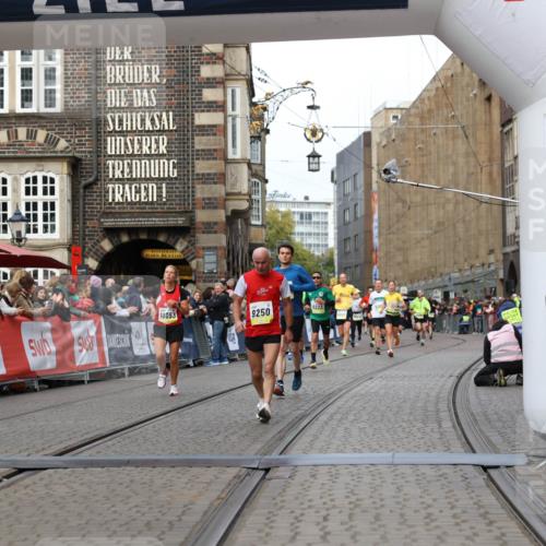 05.10.2025 - 20. swb-Marathon Bremen Yannick Fuchs http://msf.ph/oto/9253698 05.10.2025 10:45:40 Ziel 9250, 10053, 10682, 11403, 11585 meine-sportfotos.de