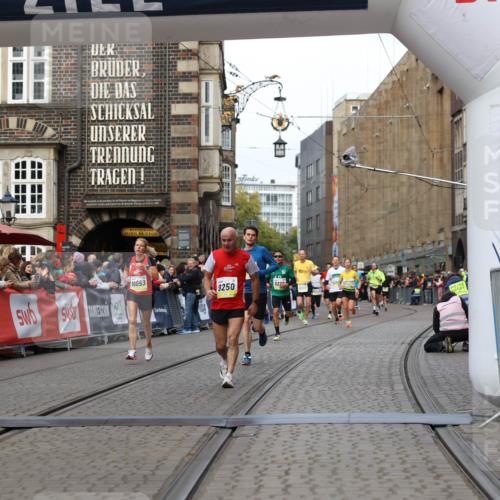05.10.2025 - 20. swb-Marathon Bremen Yannick Fuchs http://msf.ph/oto/9253719 05.10.2025 10:45:41 Ziel 9250, 10053, 10682, 11585 meine-sportfotos.de