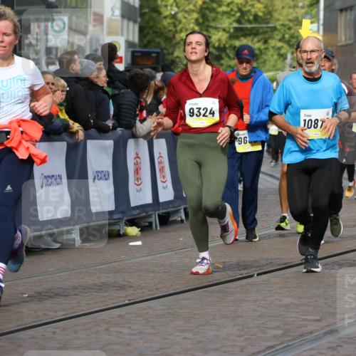 05.10.2025 - 20. swb-Marathon Bremen Strokosch-Dieckow http://msf.ph/oto/9253734 05.10.2025 11:01:59 Ziel 9324, 9426, 9536, 9686, 10301, 10837, 10855, 10879, 10887, 10944, 11415, 11459 meine-sportfotos.de