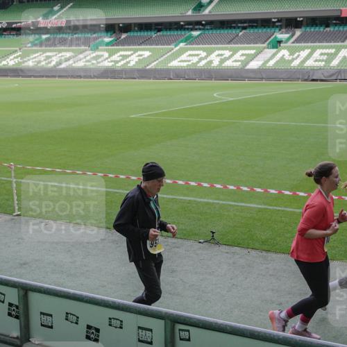 05.10.2025 - 20. swb-Marathon Bremen Michael Burmester http://msf.ph/oto/9253738 05.10.2025 10:42:21 Laufen im Stadion 7069, 8225, 8533, 8865, 9212, 9276, 9410, 9481, 9519, 9557, 9632, 9648, 9649, 9680, 9798, 9815, 9836, 9837, 9945, 9972, 9982, 9999, 10031, 10082, 10087, 10125, 10129, 10134, 10148, 10189, 10214, 10239, 10245, 10248, 10264, 10333, 10365, 10366, 10396, 10412, 10415, 10417, 10463, 10499, 10522, 10684, 10706, 10722, 10815, 10824, 10860, 10937, 10943, 10998, 11037, 11056, 11097, 11112, 11126, 11142, 11172, 11206, 11232, 11395, 11405, 11473, 11584, 11634, 10148 meine-sportfotos.de