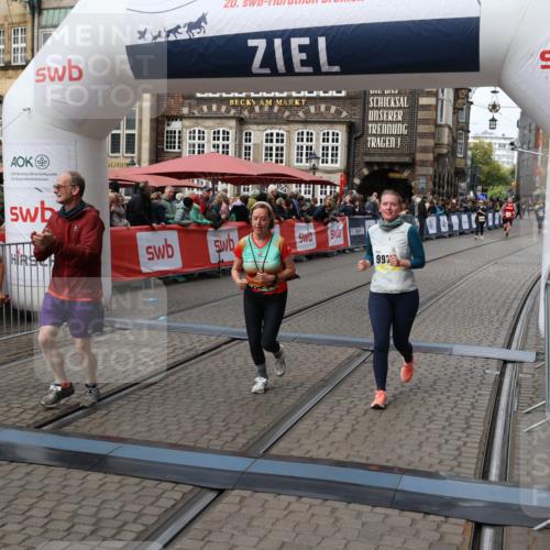 05.10.2025 - 20. swb-Marathon Bremen Yannick Fuchs http://msf.ph/oto/9253742 05.10.2025 11:14:45 Ziel 9861, 9970, 10722, 11139, 11473 meine-sportfotos.de