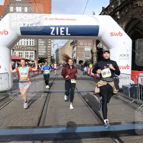 05.10.2025 - 20. swb-Marathon Bremen Yannick Fuchs http://msf.ph/oto/9253760 05.10.2025 10:54:40 Ziel 9367, 9392, 9633, 10032, 10097, 10178, 10296, 10768, 10810, 11045, 11089 meine-sportfotos.de